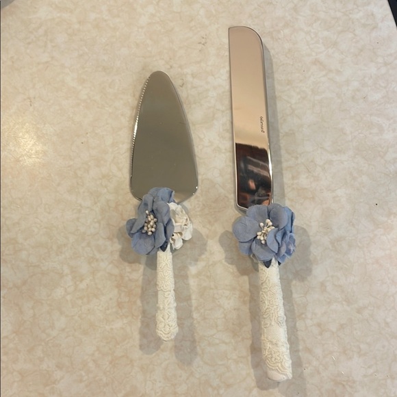 Elegant Blue and White Cake Serving Set - Picture 1 of 2